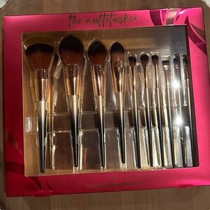 Belk Multitasker Makeup Brush Set - Gold and Brown